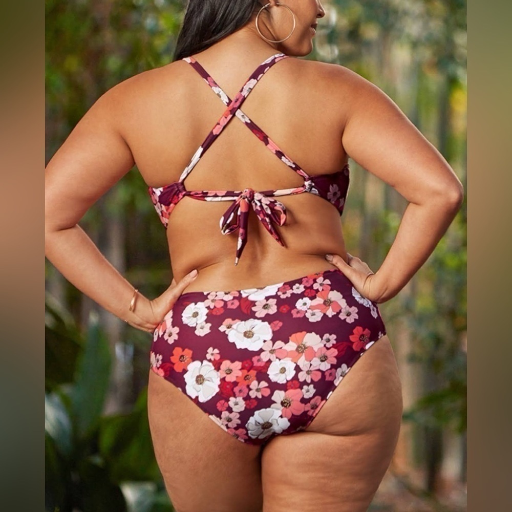 NWT Red White Plus Size One Piece Swimsuit Size 2X Floral Print Fourth Of July - Picture 10 of 10